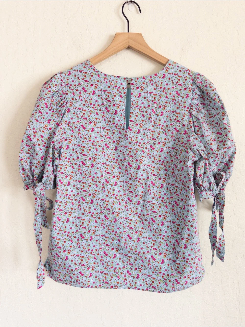 Tuckernuck Hyacinth House Fiona Blouse XS Blue Pink Floral Puff Sleeve Feminine